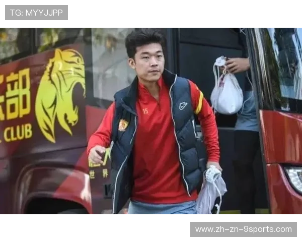 成都蓉城严鼎皓中路高速传球助攻，解锁战术新思维！